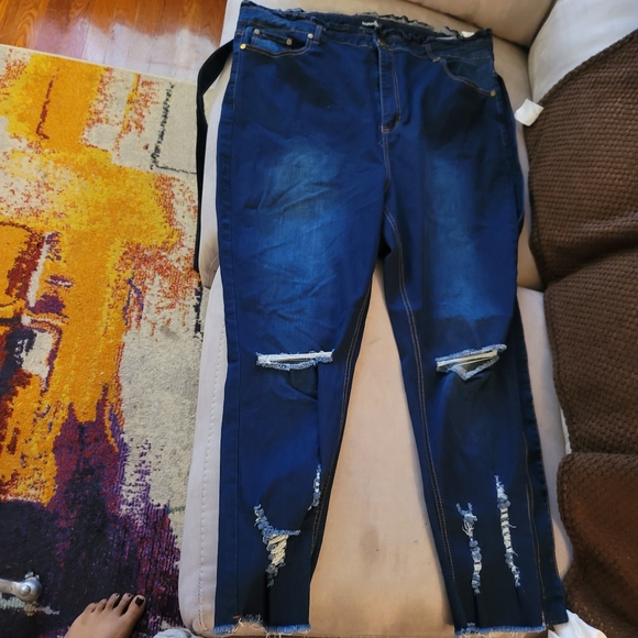 Boohoo: Size 20 Distressed Jeans - Picture 2 of 6
